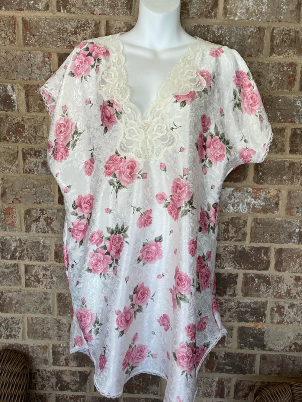 Vintage LUCIE ANN II Rose Pattern Nightgown & Robe Size Medium